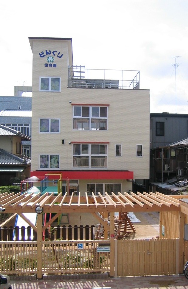 どんぐりのあゆみ